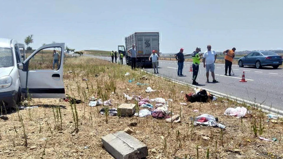 Tekirdağ'da kavşak kan gölüne döndü! Çarpışmanın şiddetiyle 2 kişi öldü, kamyon sürücüsü gözaltında