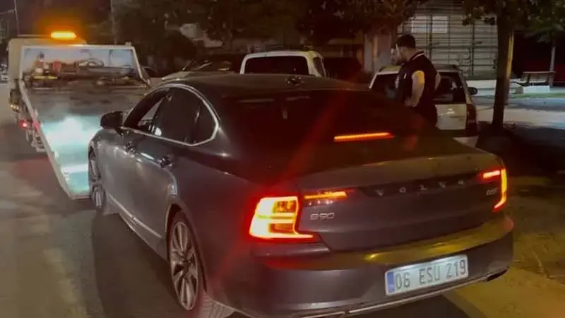 Çakarlı otomobilin ehliyetsiz sürücüsüne 573 bin TL ceza