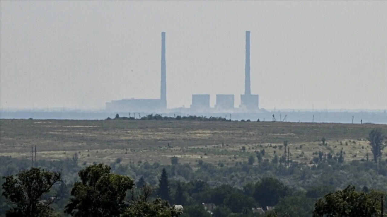 Ukrayna'dan Zaporijya Nükleer Güç Santrali'nin ulaşım binasına saldırı