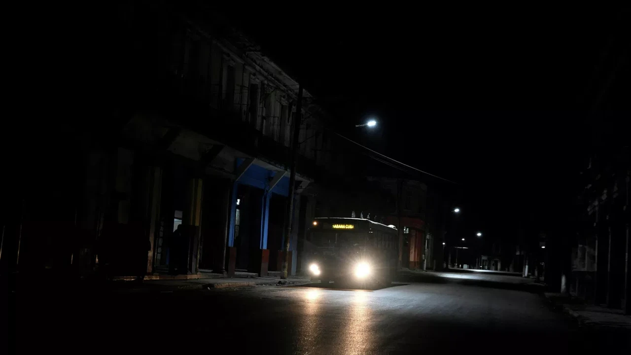 Küba genelinde büyük elektrik kesintisi: Şebeke tamamen devre dışı kaldı