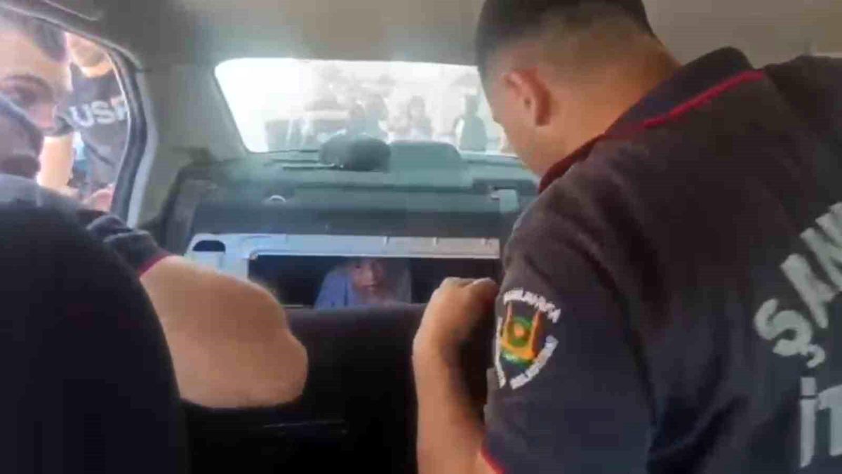 Otomobille aradıkları çocuk bagajdan çıktı