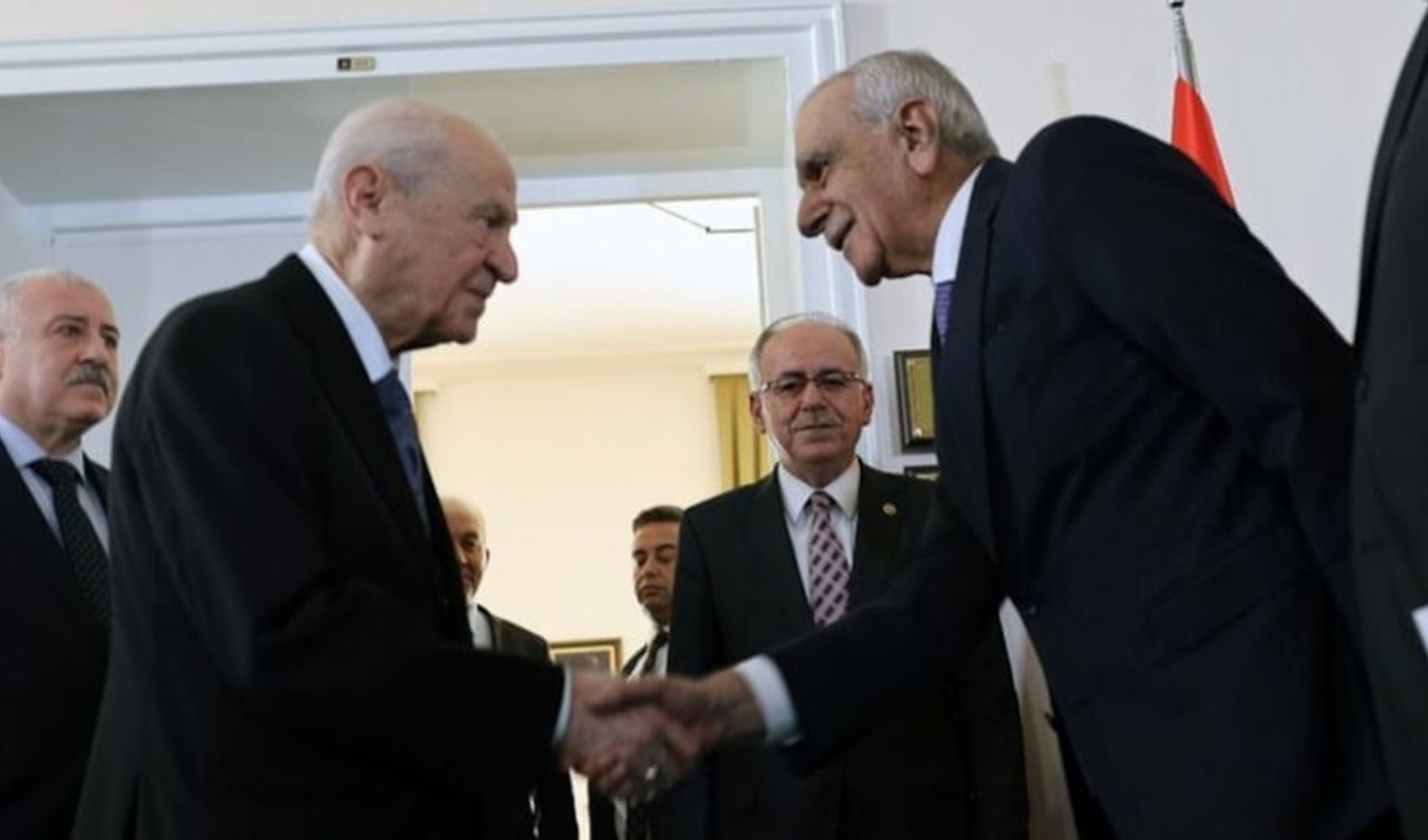 Mardin’de kayyum süresi yeniden uzatıldı: Ahmet Türk’ün dönüşü bir kez daha ertelendi