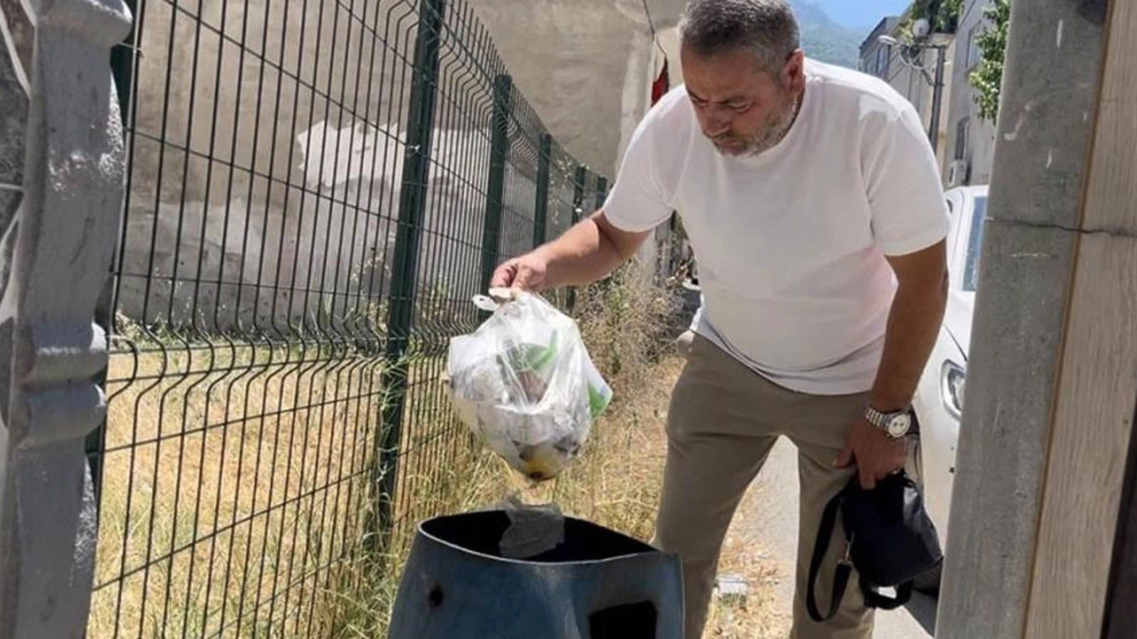 Ev hayali kabusa döndü 1 kilo altını çöp zannedip attı!