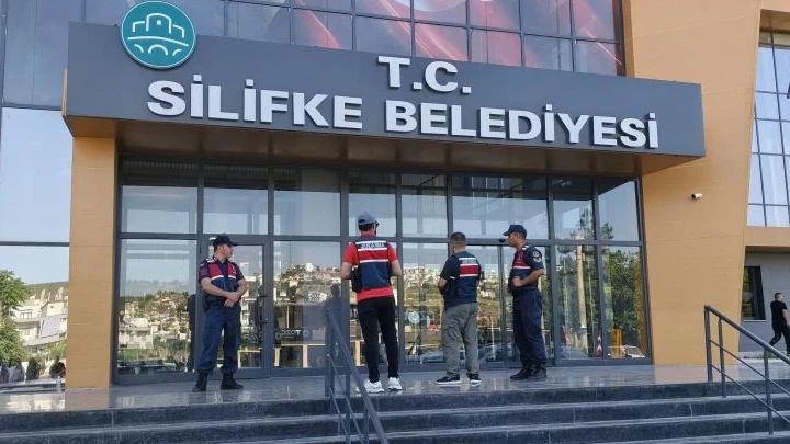 Son dakika... Silifke Belediyesi'ne operasyon: Başkan Mustafa Turgut dahil çok sayıda gözaltı