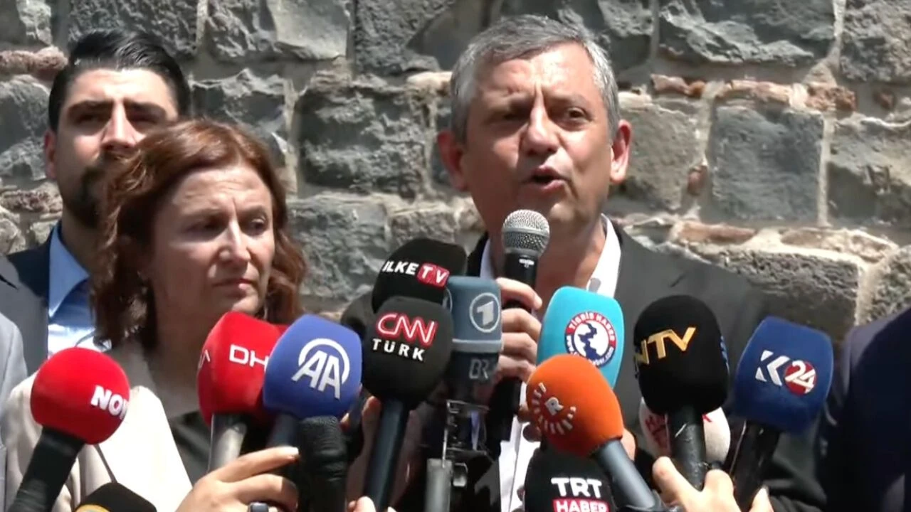 Özgür Özel'e Diyarbakır'da yoğun ilgi!