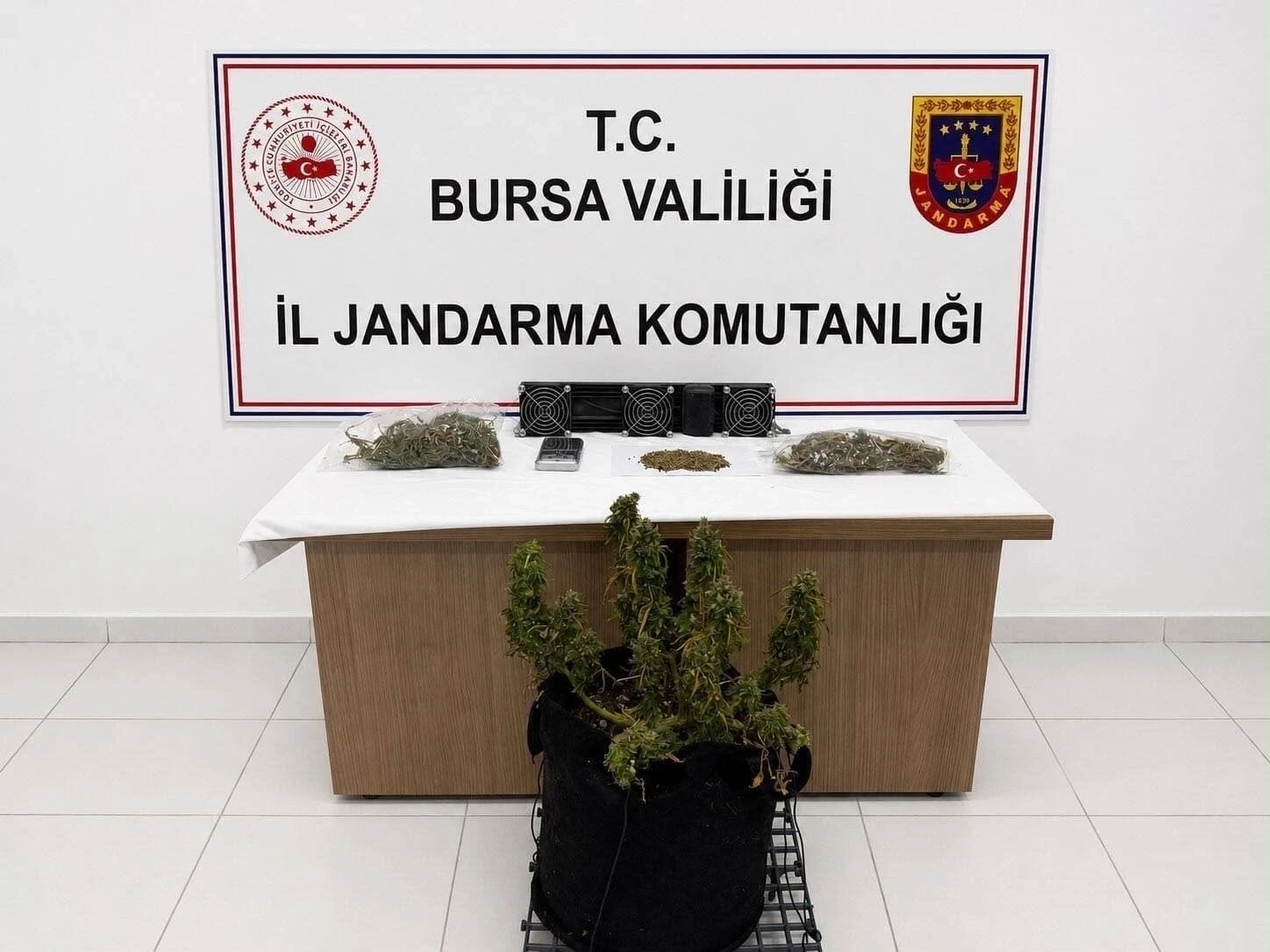 Bursa'da uyuşturucu operasyonu; 3 gözaltı