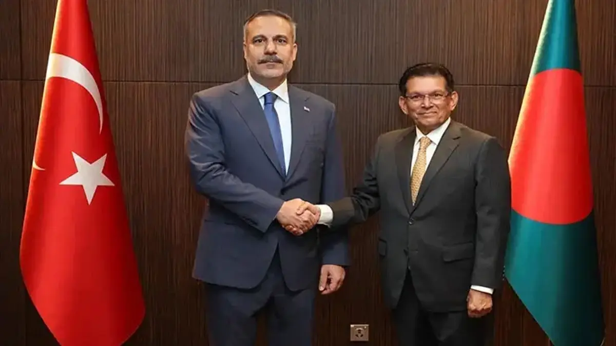 Dışişleri Bakanı Hakan Fidan, Bangladeşli mevkidaşı Rahman ile görüştü