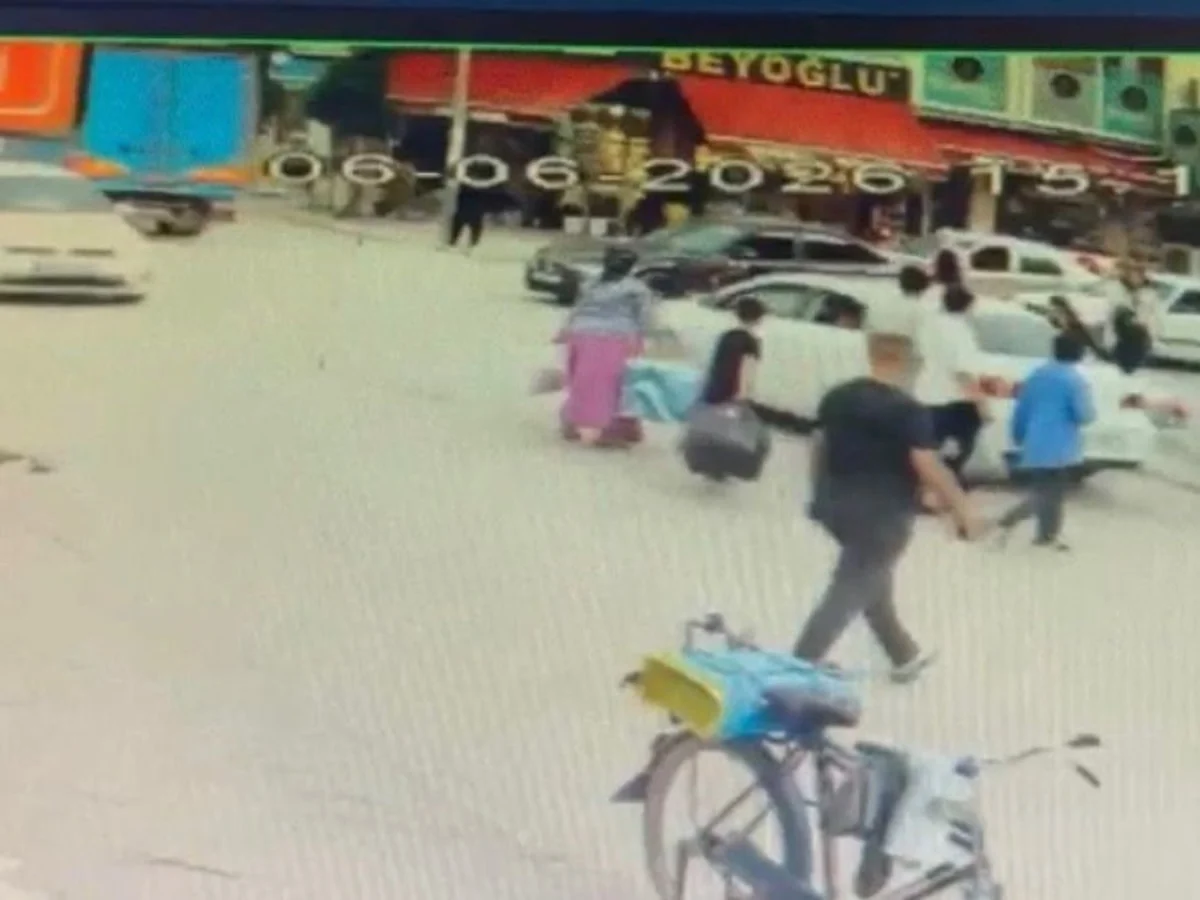 Iğdır'da otomobilin küçük çocuğa çarptığı anlar kamerada