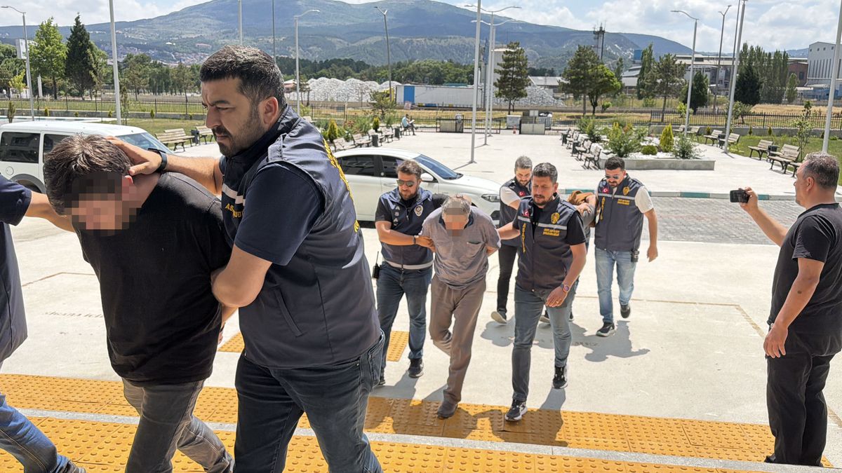 Servis araçları işletmecisine silahlı saldırıya ilişkin 3 gözaltı