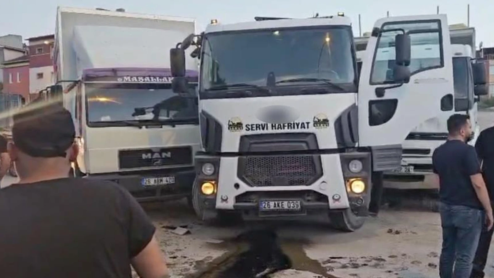 Freni boşalan kamyon çocuk parkına metreler kala durdu