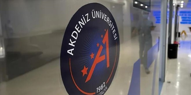 Üniversitede doktor ve sağlık çalışanlarını dolandıran öğretim üyesi için yakalama kararı