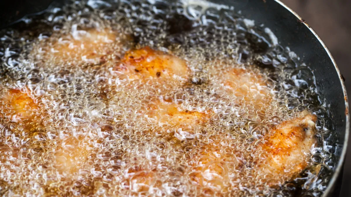 66 yıldır aynı yağda kızartıyorlar! Ödüllü restoranın akıl almaz sırrı sosyal medyayı salladı
