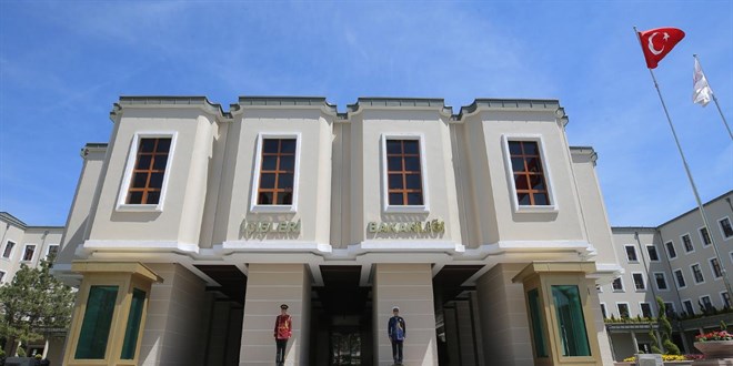 İçişleri Bakanlığı 'Çıplak Arama' İddialarına İlişkin Soruşturma Başlattı