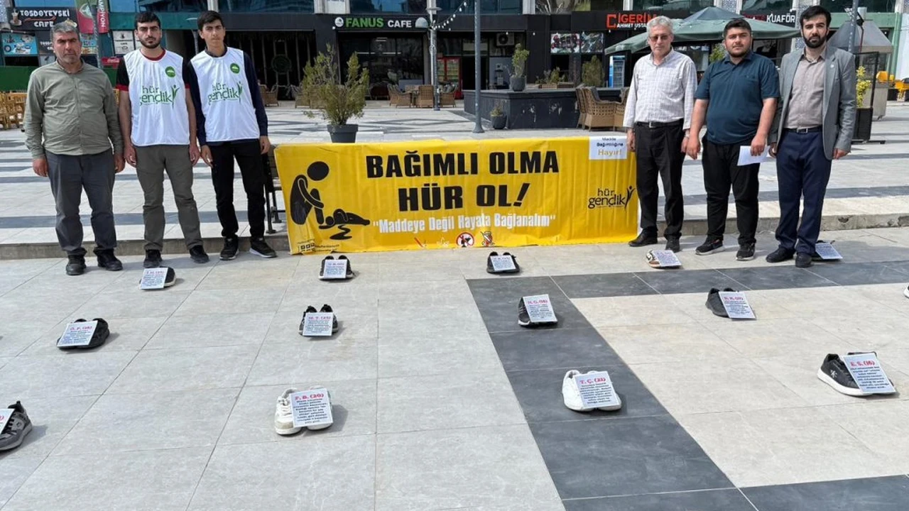 Şırnak’ta uyuşturucuya karşı dikkat çeken sergi: "Bağımlı olma, hür ol"