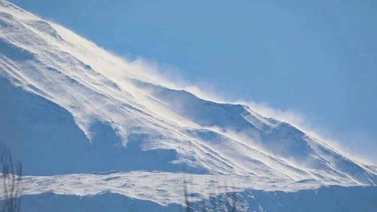 Elbruz Dağı'nda kar fırtınası faciası: 5 dağcı hayatını kaybetti