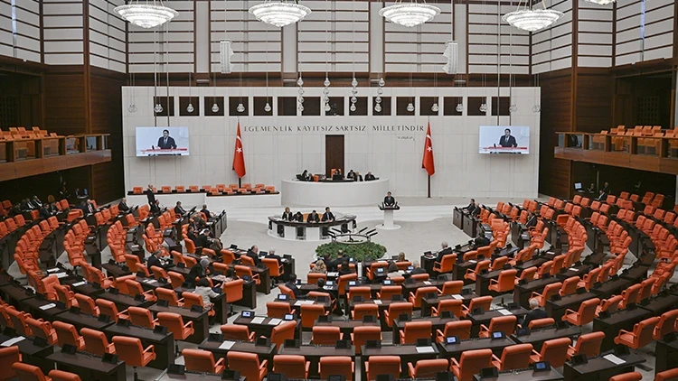 Emniyet teşkilatı ve basına yönelik düzenlemeleri de içeren kanun teklifinin 3 maddesi daha kabul edildi