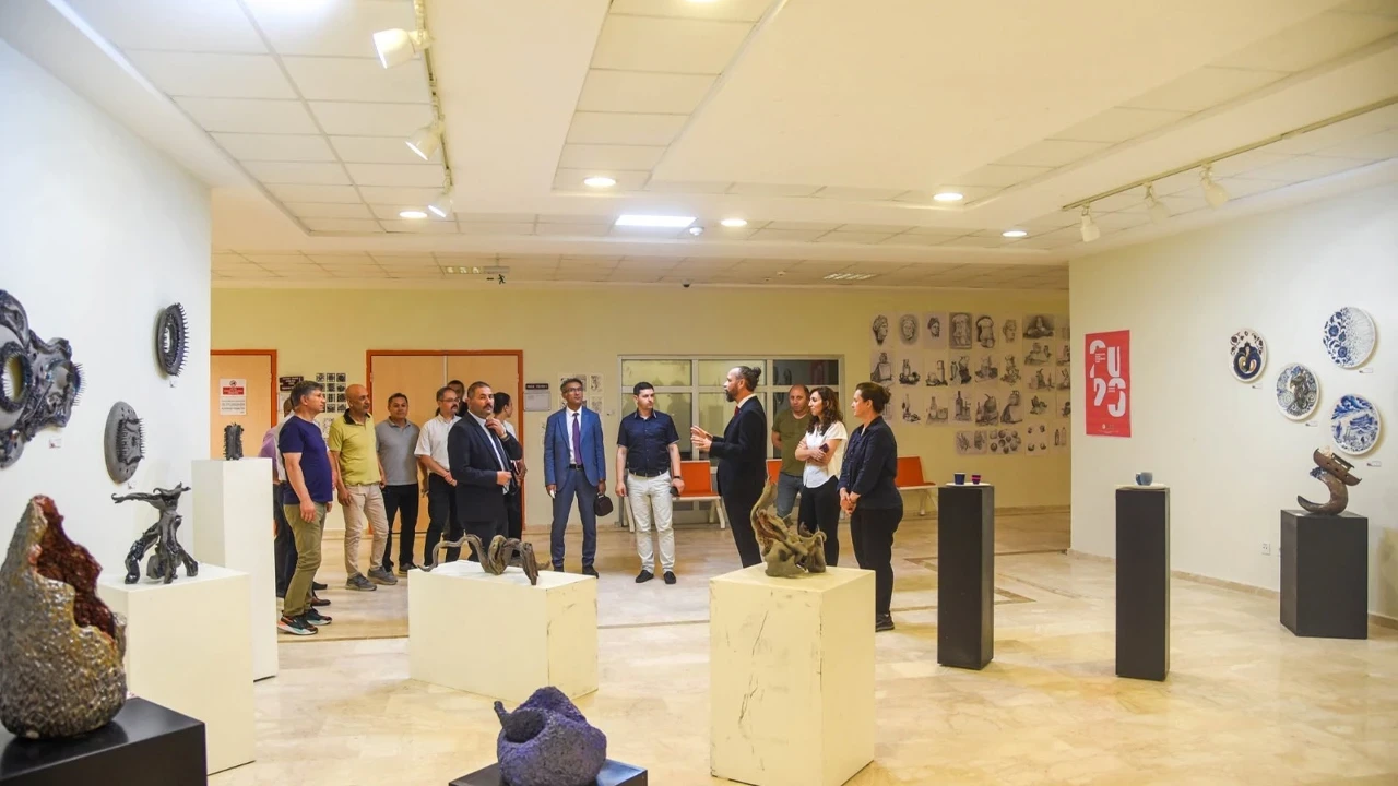 BŞEÜ Yıl Sonu Öğrenci Sergisi sanatseverlerden tam not aldı