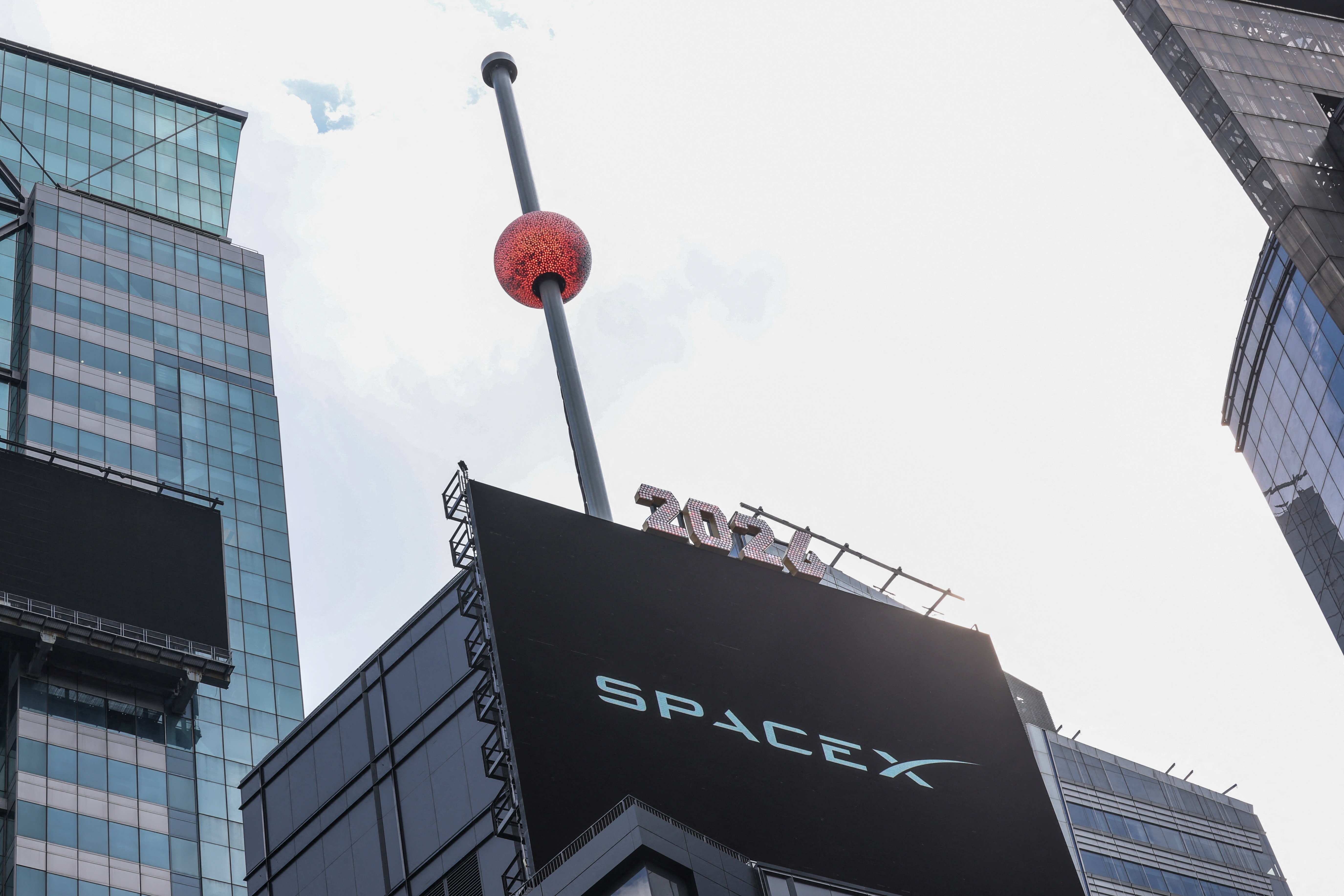 SpaceX hisseleri ilk işlem gününü yükselişle tamamladı