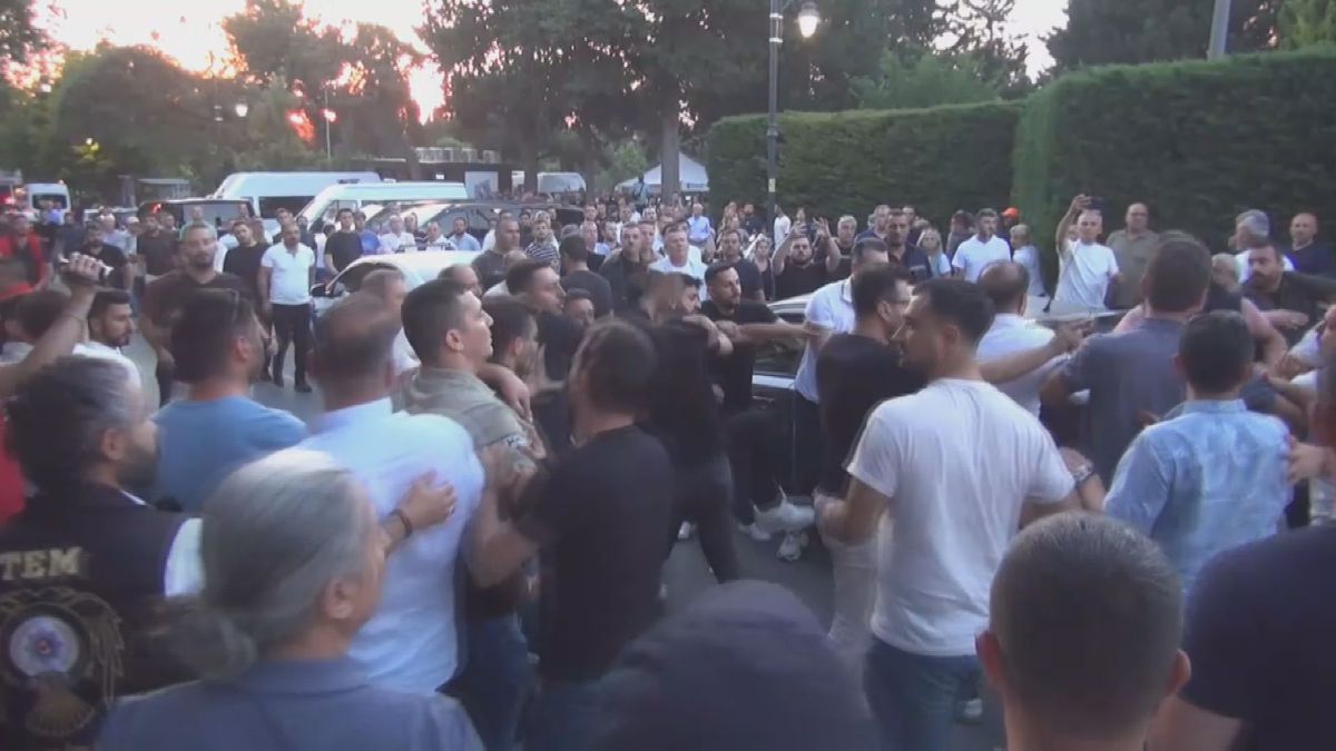 Silivri Adliyesi'nin önünde arbede