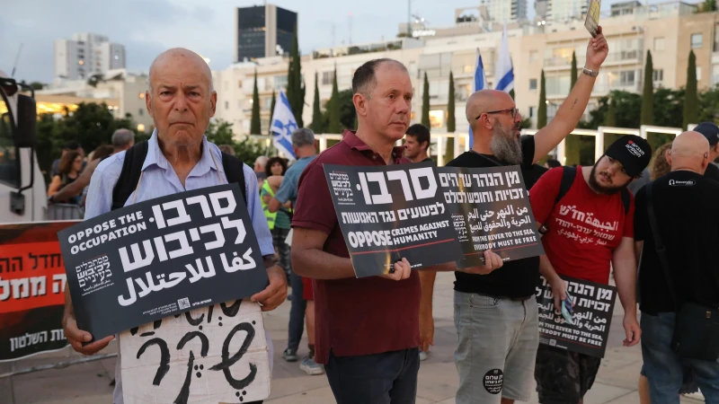 Netanyahu hükümeti karşıtı İsrailliler Tel Aviv'de protesto düzenledi