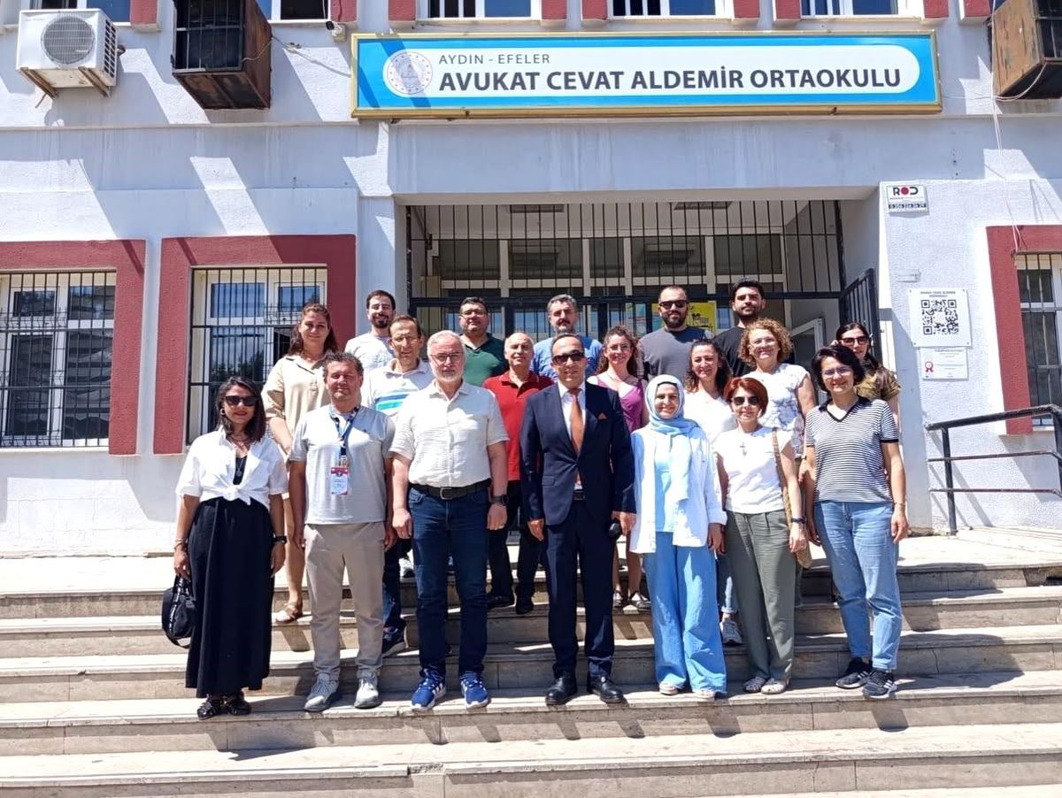 Efeler İlçe Milli Eğitim Müdürü Çomruk: "Hedefimiz değerlerine sahip çıkan nesiller yetiştirmek"