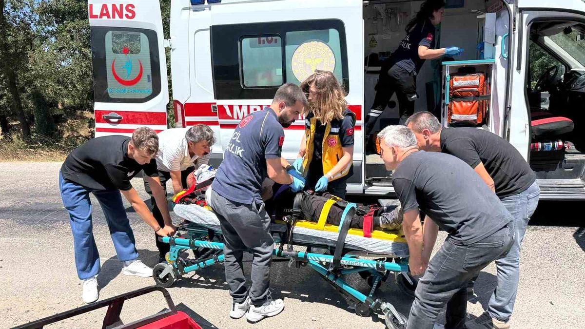 Çanakkale'de motorlu bisiklet ile otomobil çarpıştı; 1 kişi yaralandı