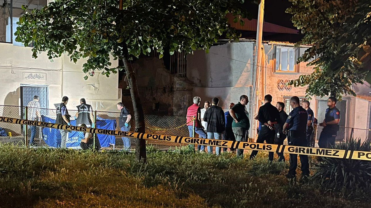 Karı-kocayı sokak ortasında katletti