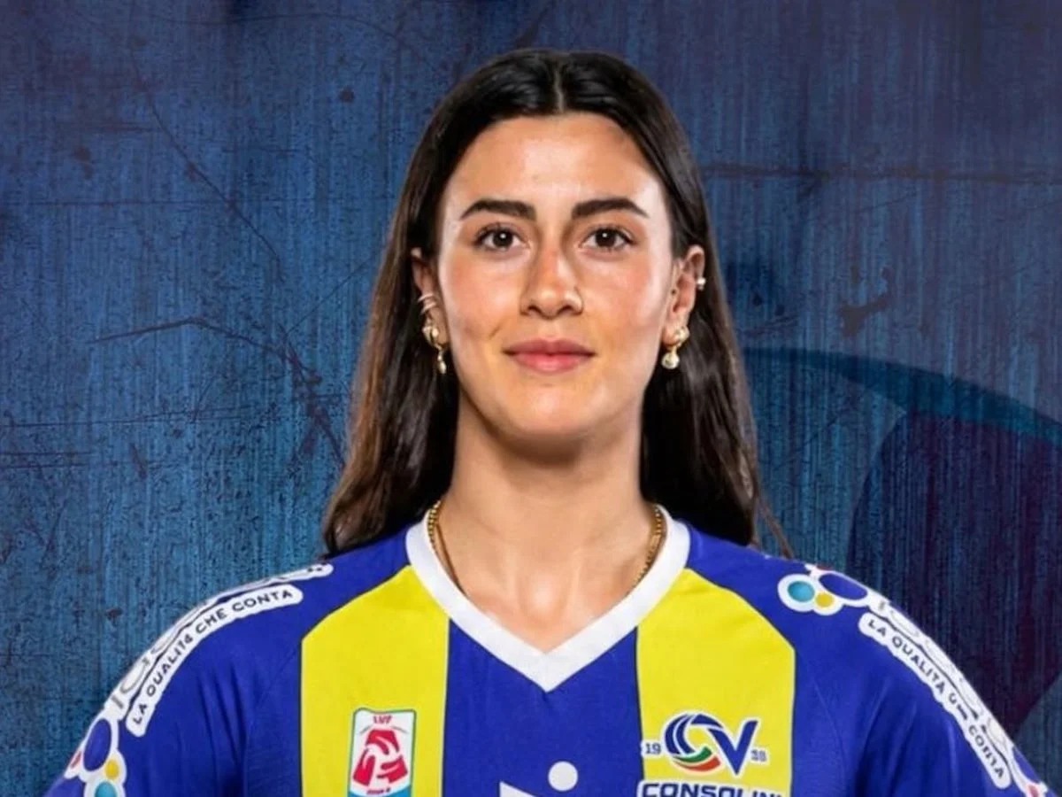 Pelin Eroktay, Consolini Volley 1907'de forma giyecek