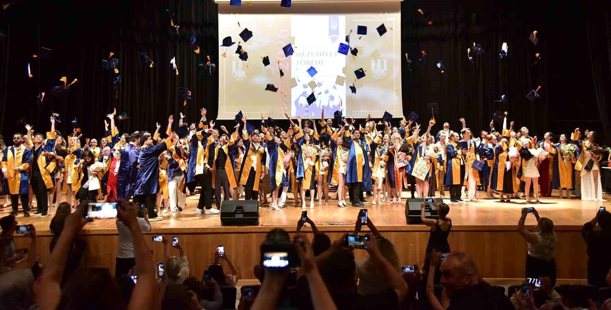 MSKÜ Turizm Fakültesi mezunlarını sektöre uğurladı