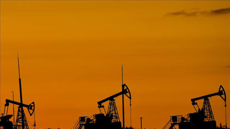 Brent petrolün varil fiyatı 100 doları aştı, Hürmüz boğazında taşımacılık riskleri artıyor