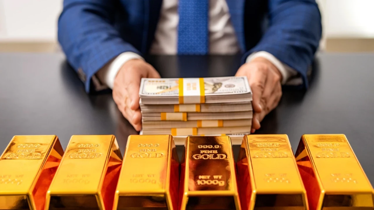 Altını güçlü dolar çarptı