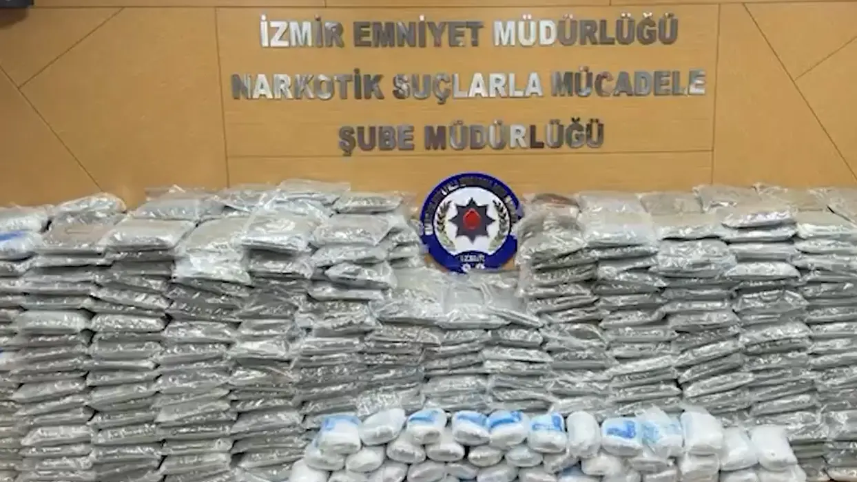 Zehir tacirlerine darbe! Kilolarla uyuşturucu ele geçirildi