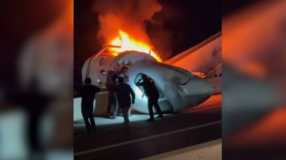 Teksas'ta otoyola düşen uçak alev aldı: 1 ölü