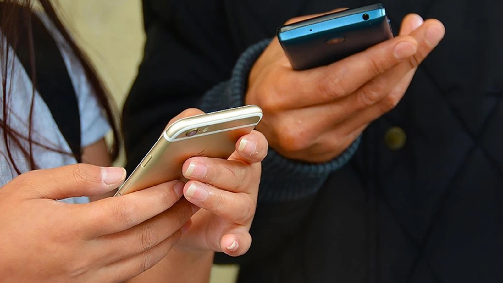Fransa liselerde cep telefonlarını yasaklamaya hazırlanıyor