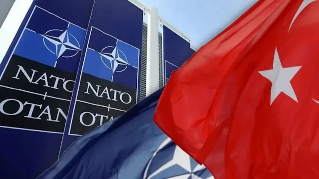 NATO zirvesi öncesi çete krizi: Siyasetçinin ailesine tehdit, şirkete siyah çelenk…