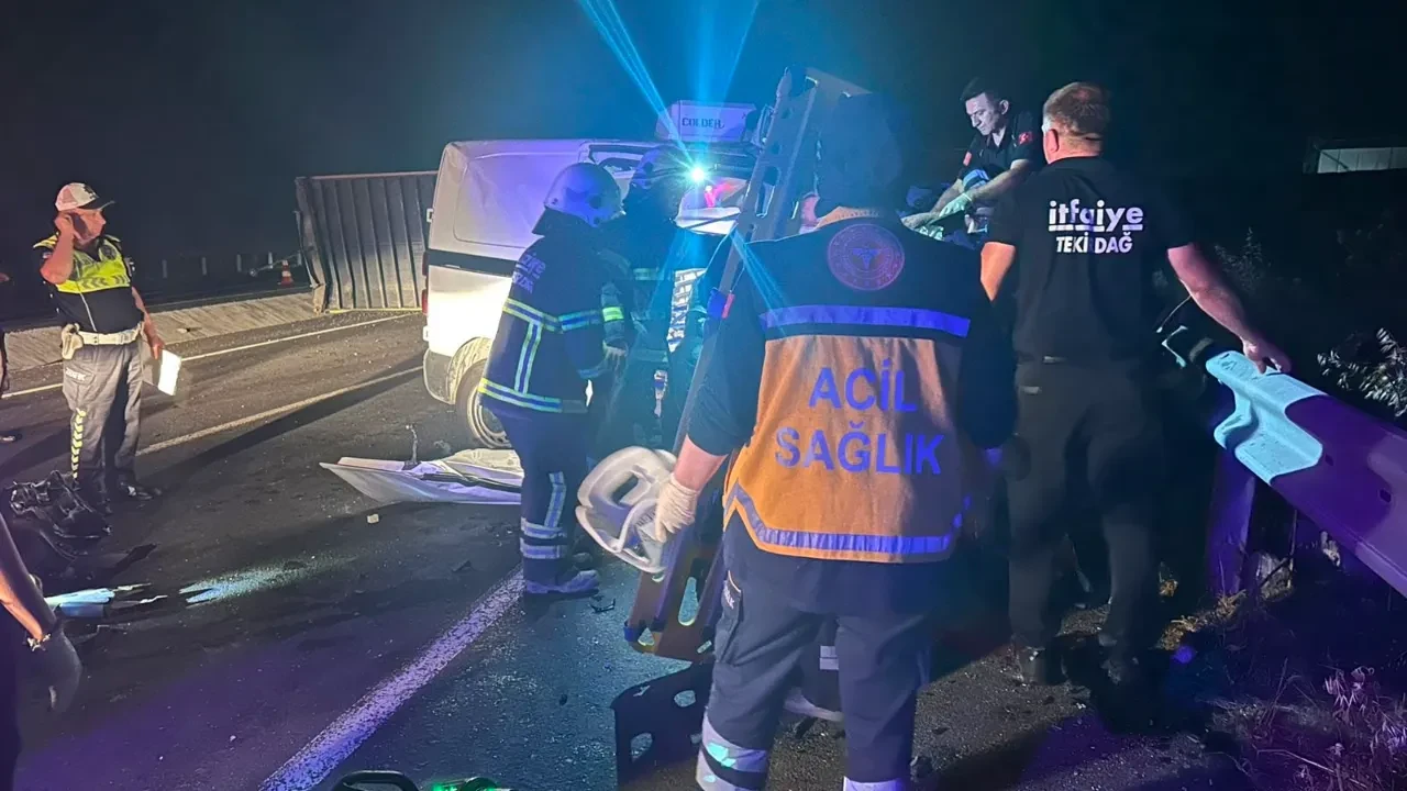 Tırdan ayrılan dorse facia getirdi: Zincirleme kazada 3 kişi hayatını kaybetti