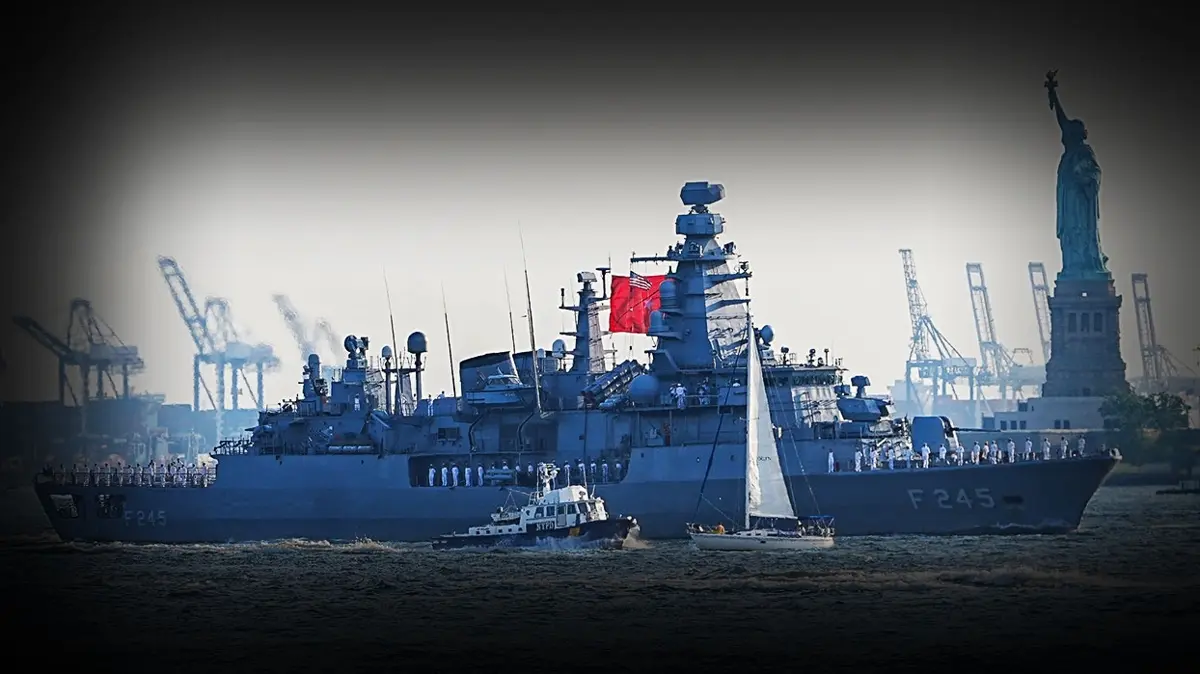 Atlantik'te şanlı Türk bayrağı: TCG Oruçreis New York'ta gövde gösterisi yaptı