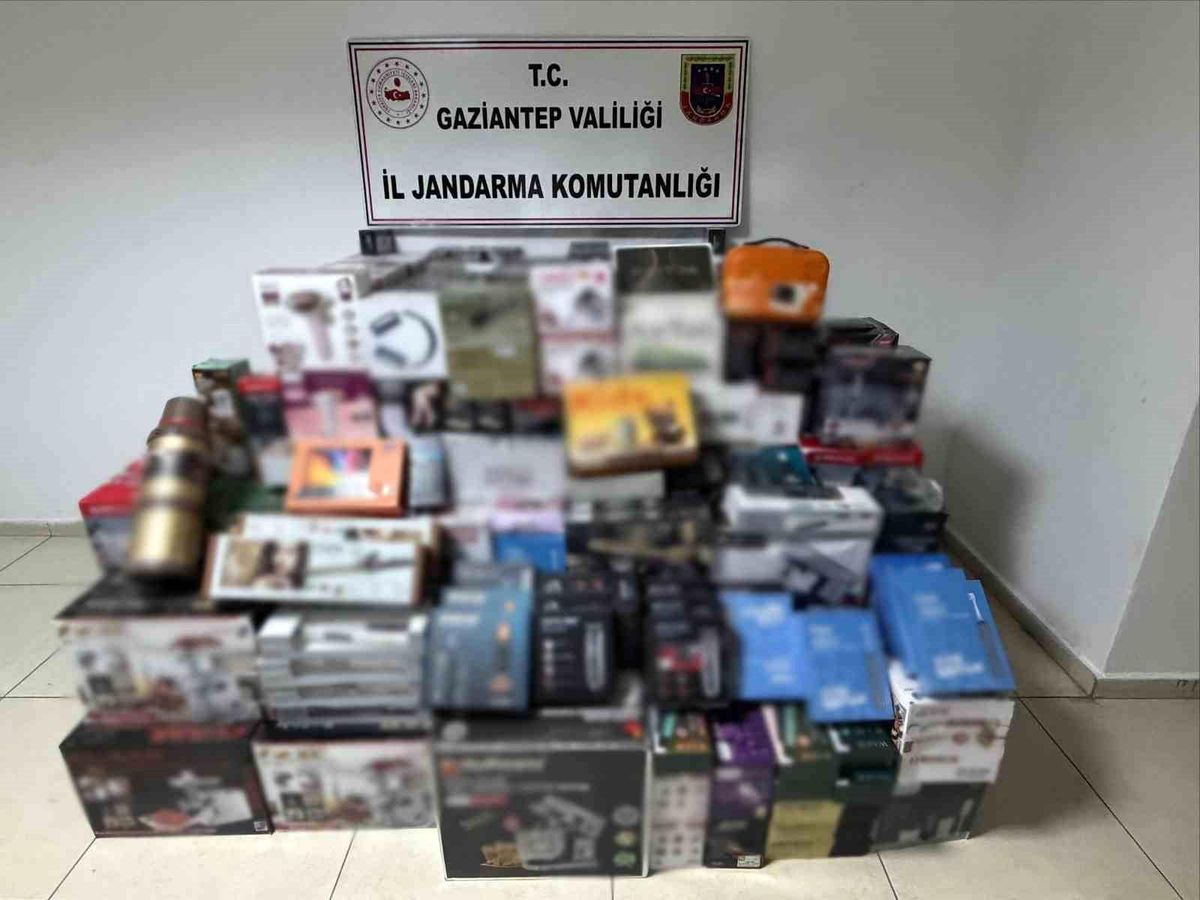 Gaziantep'te 2 milyon TL değerinde kaçak eşya ele geçirildi: 2 gözaltı