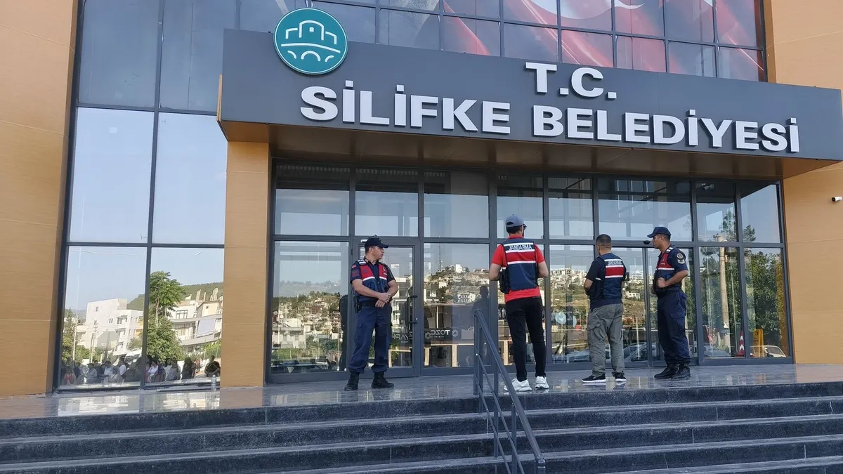 Mersin Silifke Belediyesi'ne yolsuzluk operasyonu: Mustafa Turgut dahil çok sayıfa kişi gözaltında