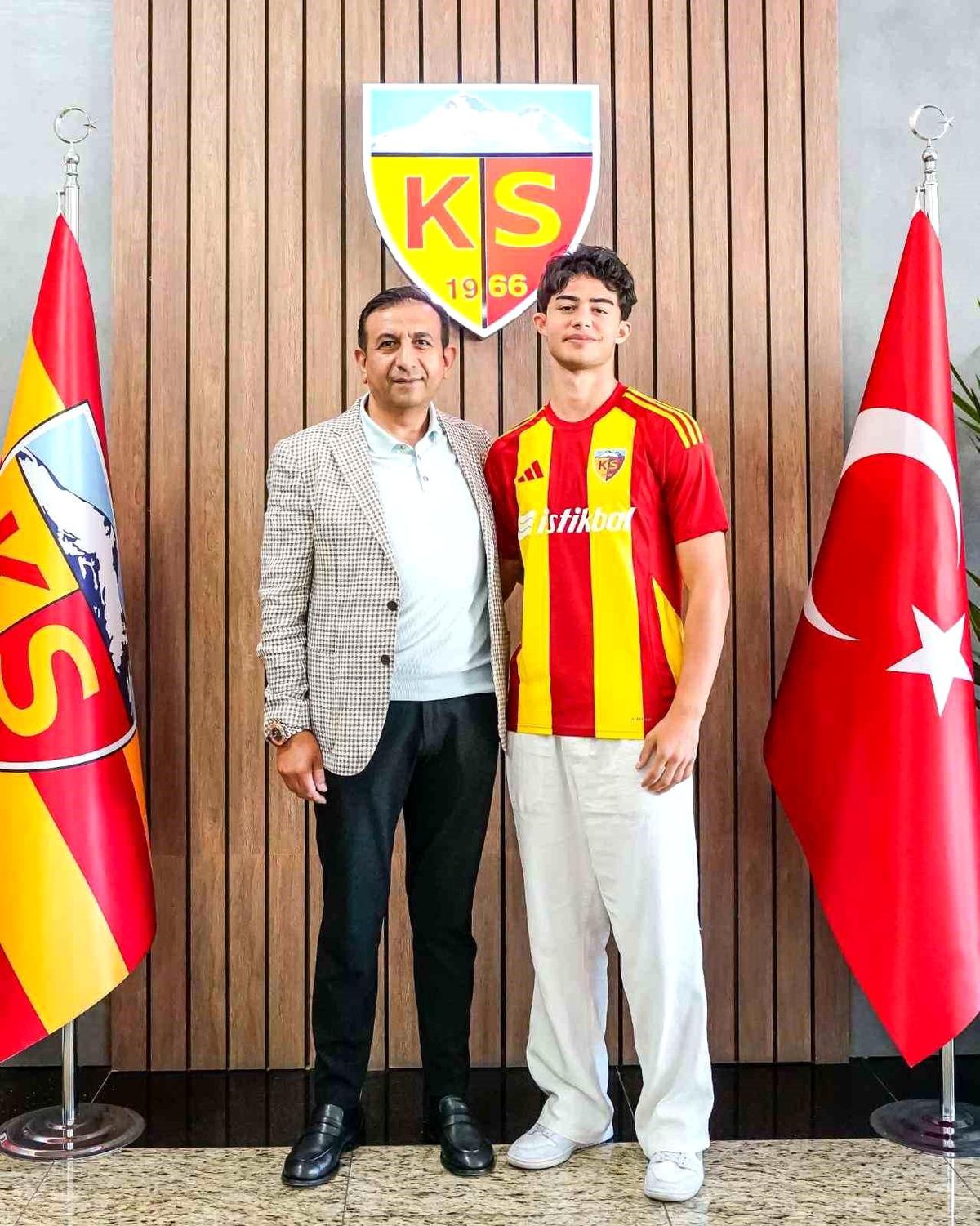 Kayserispor, Kayra ile sözleşme uzattı