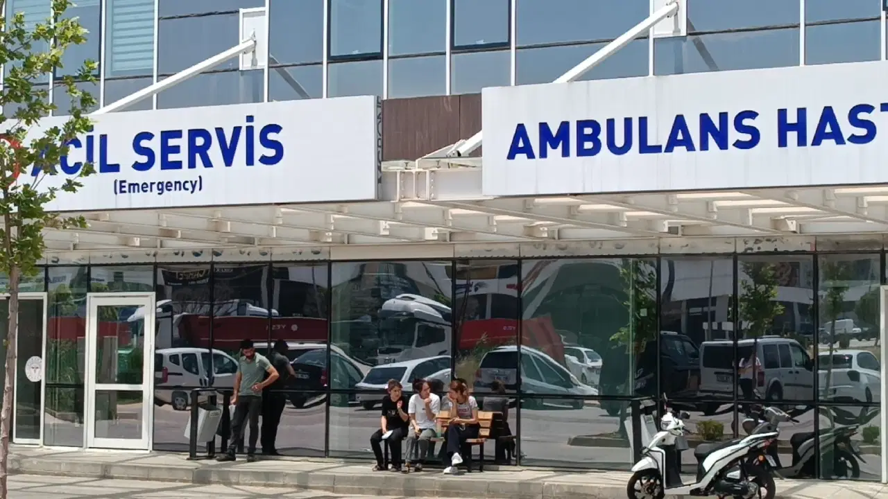 Fabrikada su içtikten sonra rahatsızlanan 25 işçi hastaneye kaldırıldı