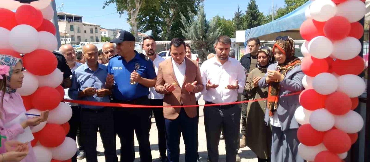 Kaymakam Algın, ADEM yıl sonu sergisine katıldı