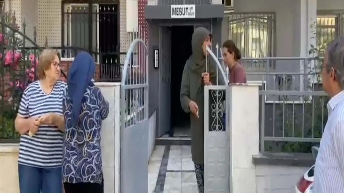Manisa'da dehşet: Tartıştığı boşanma aşamasındaki eşini silahla öldürdü! Kızını yaraladı