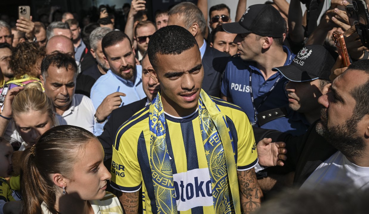 Mason Greenwood İstanbul'da! Fenerbahçe taraftarından coşkulu karşılama