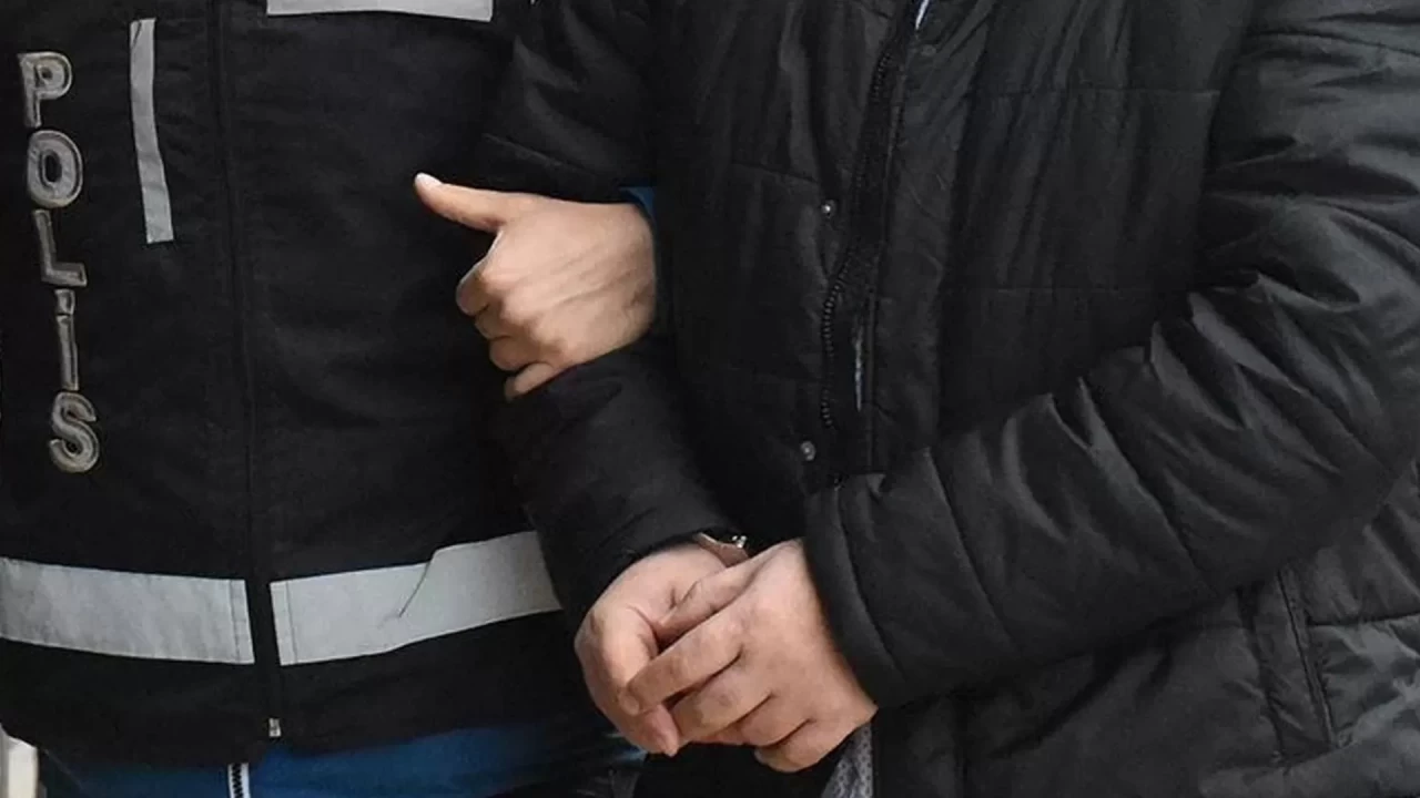 Interpol’ün kırmızı bültenle aradığı firari Kütahya’da yakalandı