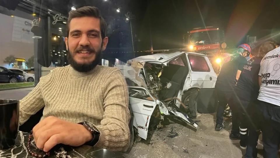 Adana TAG otoyolunda kontrolden çıkan araç bariyerlere çarptı