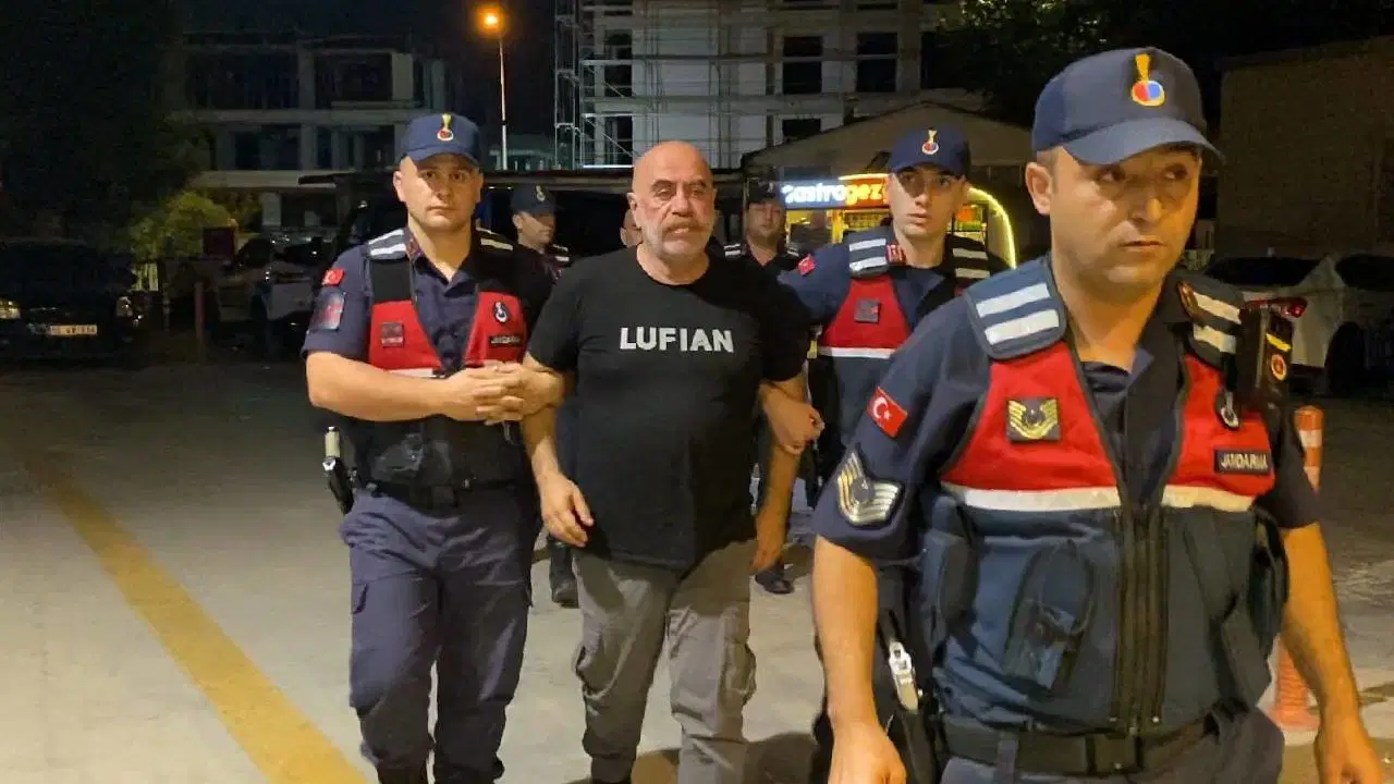 Yönetmen Ezel Akay ve kardeşi gözaltına alındı