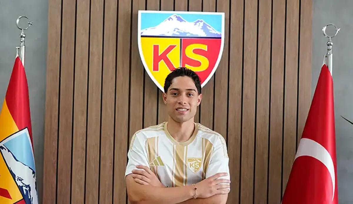 Kayserispor, Talha Sarıarslan ile 3 yıllık sözleşme imzalandı