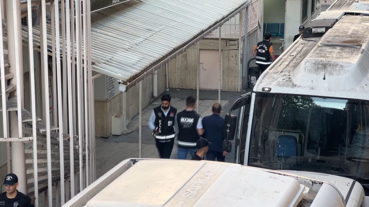Silivri Belediyesi'ne 'yolsuzluk' soruşturması; şüpheliler sağlık kontrolünden geçirildi