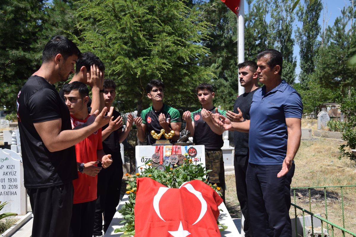 15 Temmuz Şehidi Halil Hamuryen, 10. Yıl Dönümünde Madalyalarla Anıldı